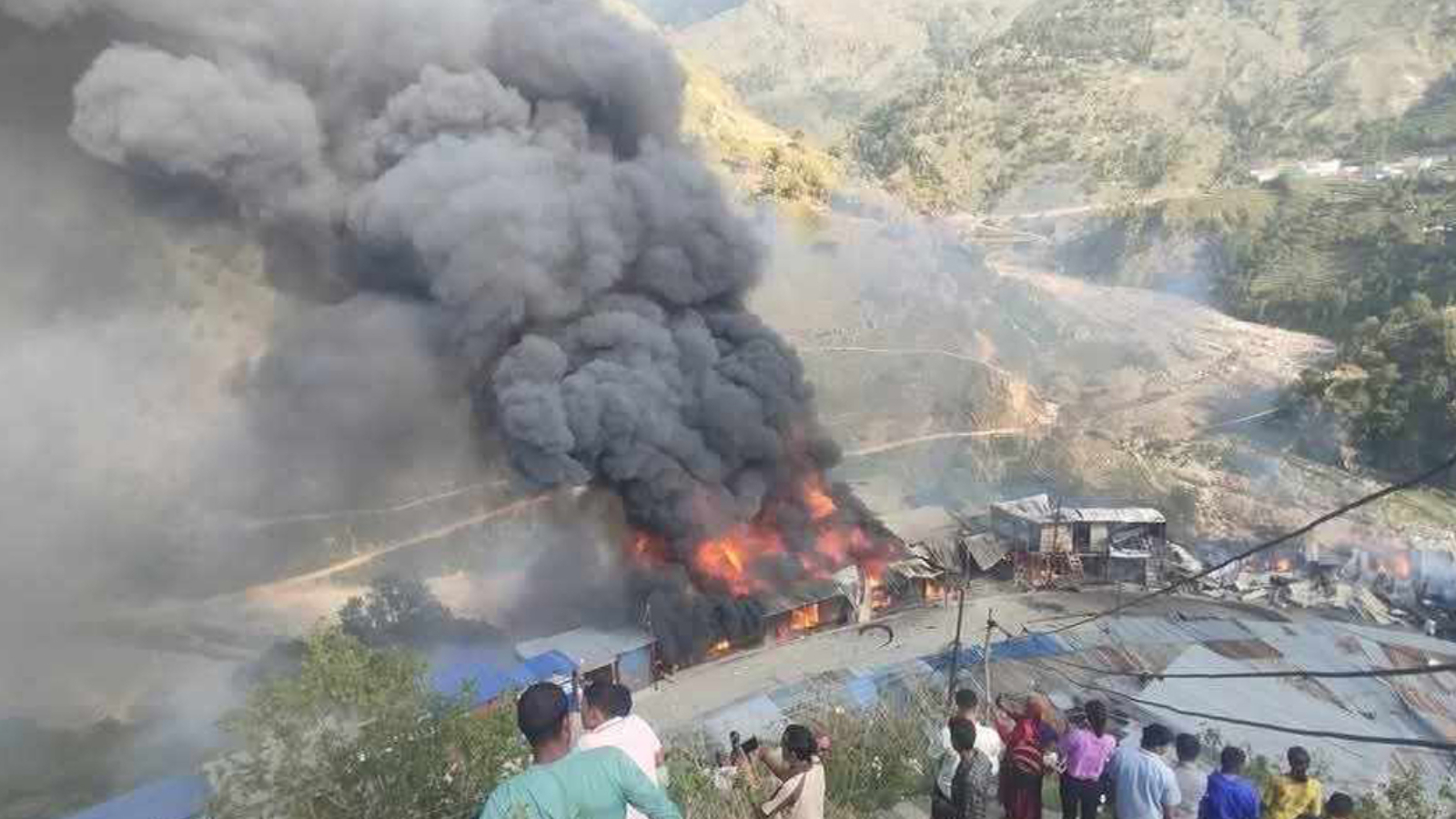 बाजुराको बाम्का बजारमा भीषण आग*लागी, दर्जनौं पसल जलेर नष्ट